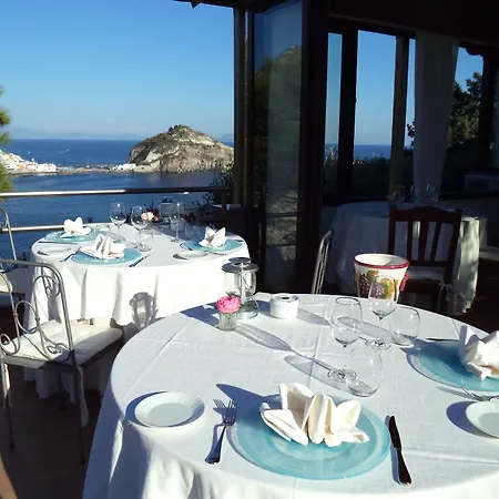 Punta Chiarito Hotel 4*
