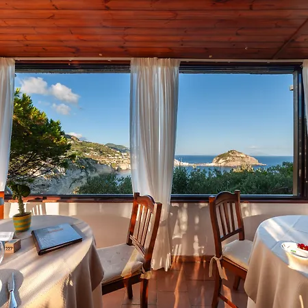 Punta Chiarito Hotel 4*