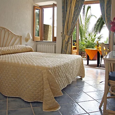 Punta Chiarito Hotel