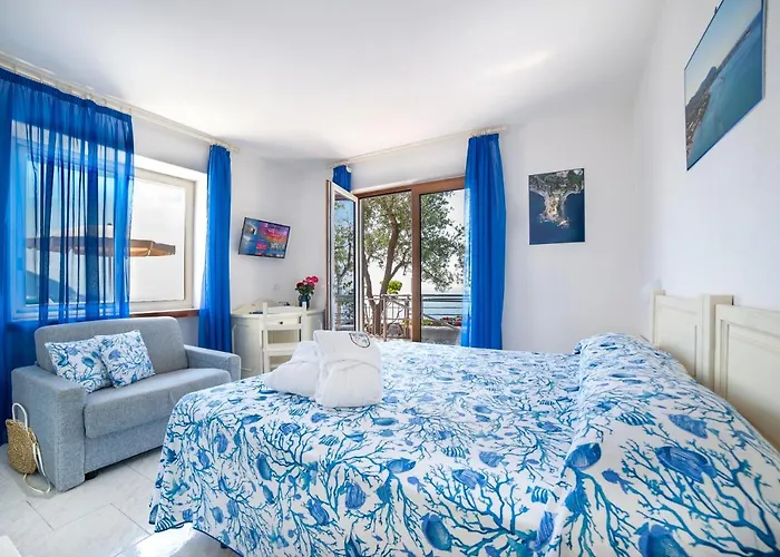 Отель Punta Chiarito 4*