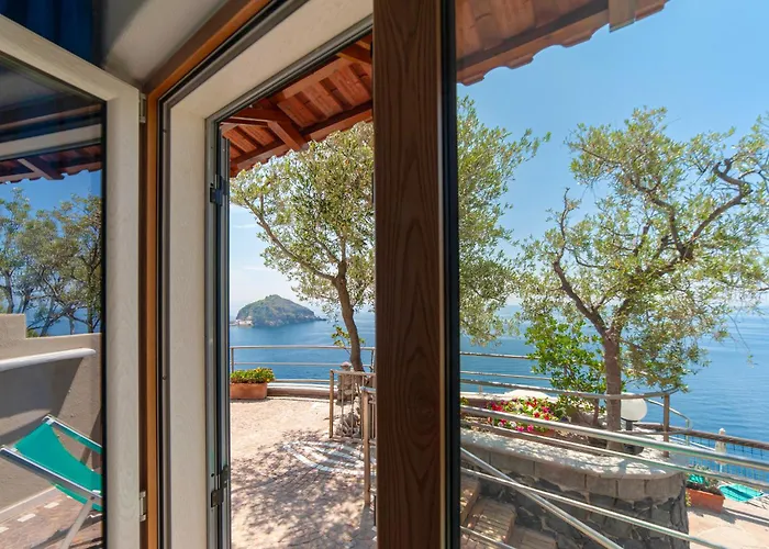 Punta Chiarito 4* Форио